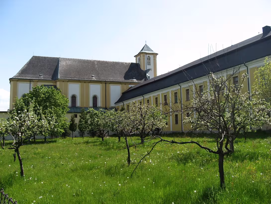 Dnešný pohľad – kostel Navštívení Panny Marie s piaristickým klášterem