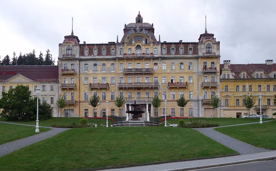 Dnešní pohled – lázeňský dům Weimar / Kavkaz