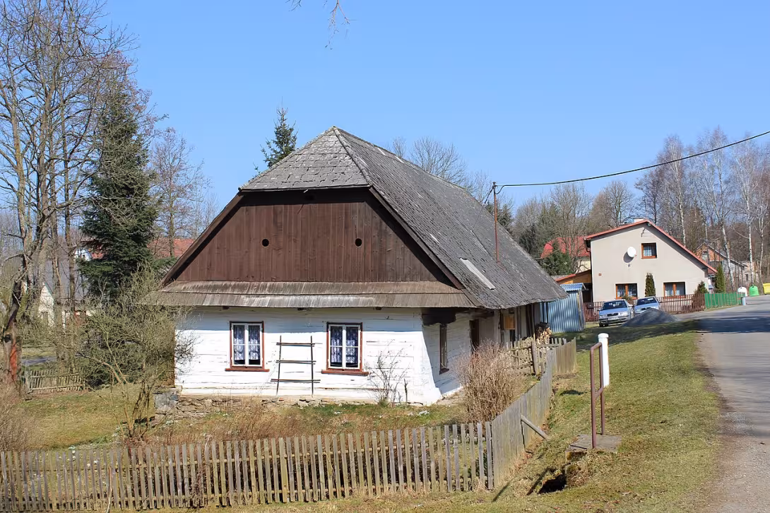 Dnešní pohled – Škola v Možděnicích