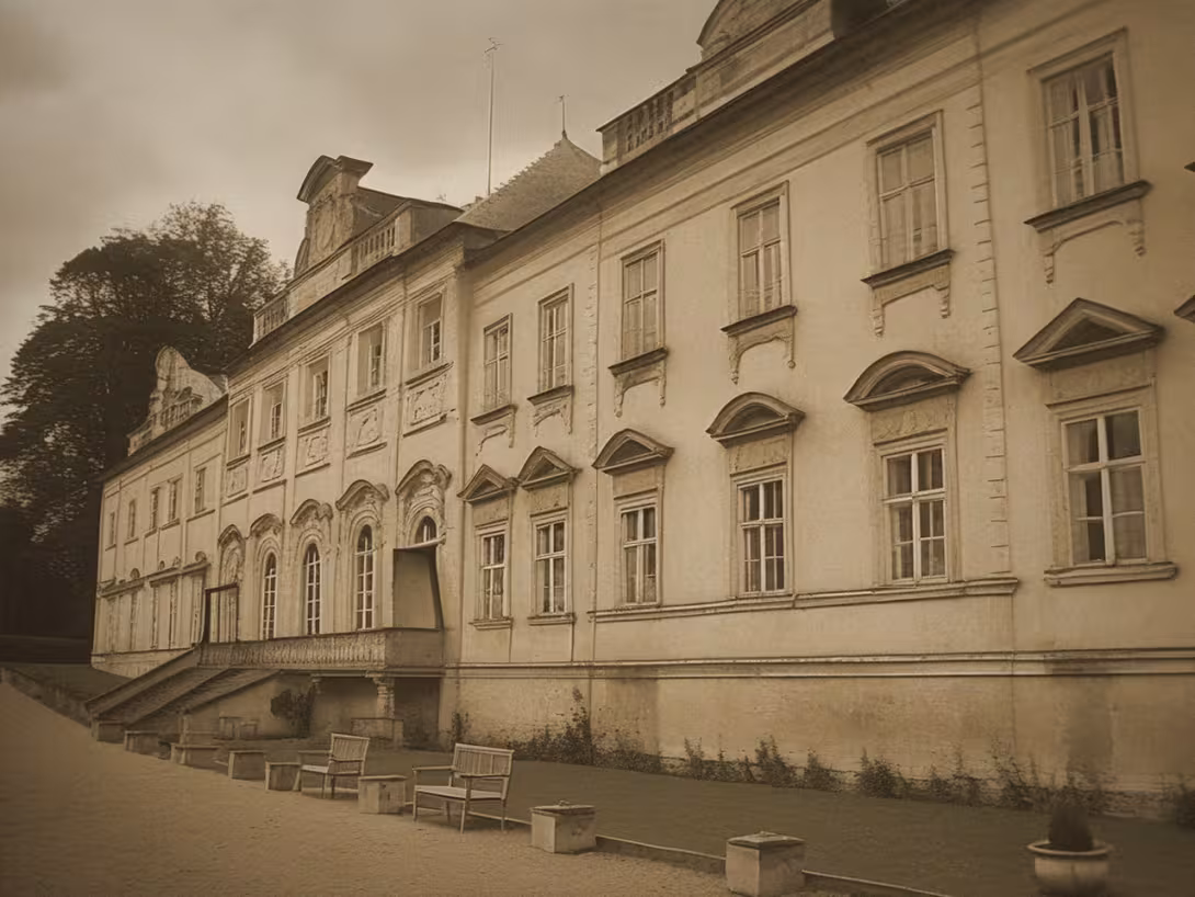 Historická podoba – zámek Hluboš