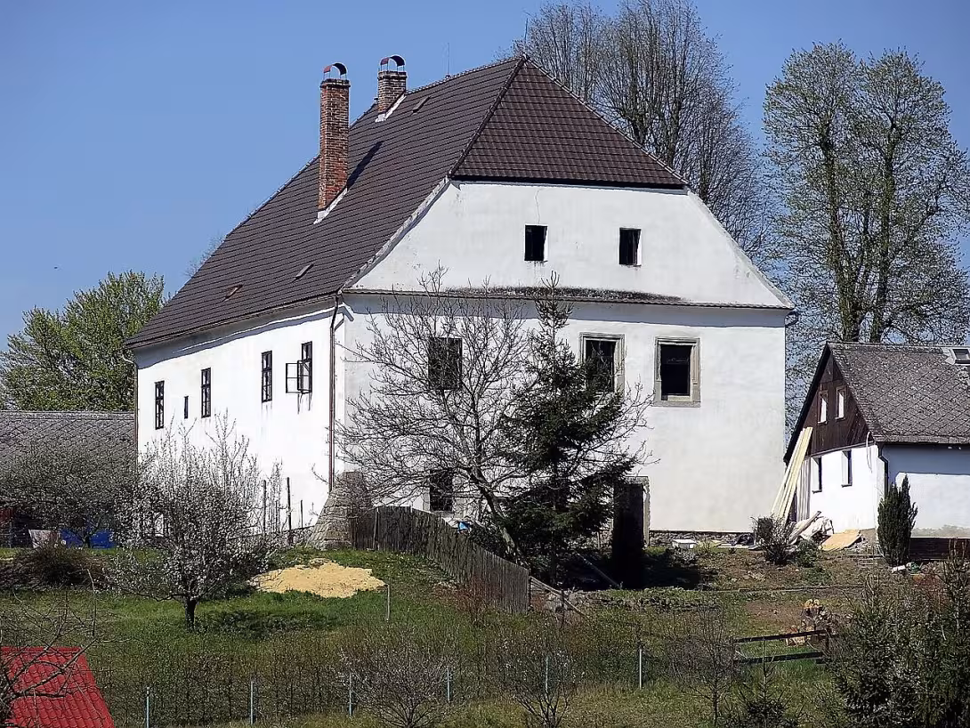Horní tvrz ve Volfarticích