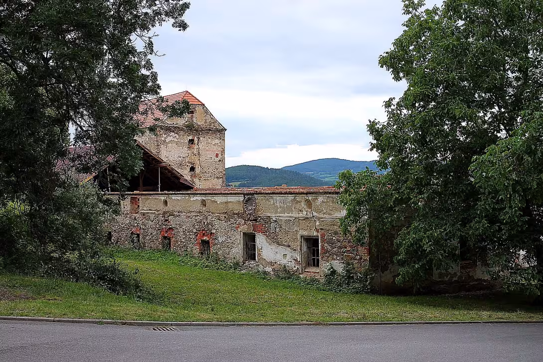 Tvrz Smrčná