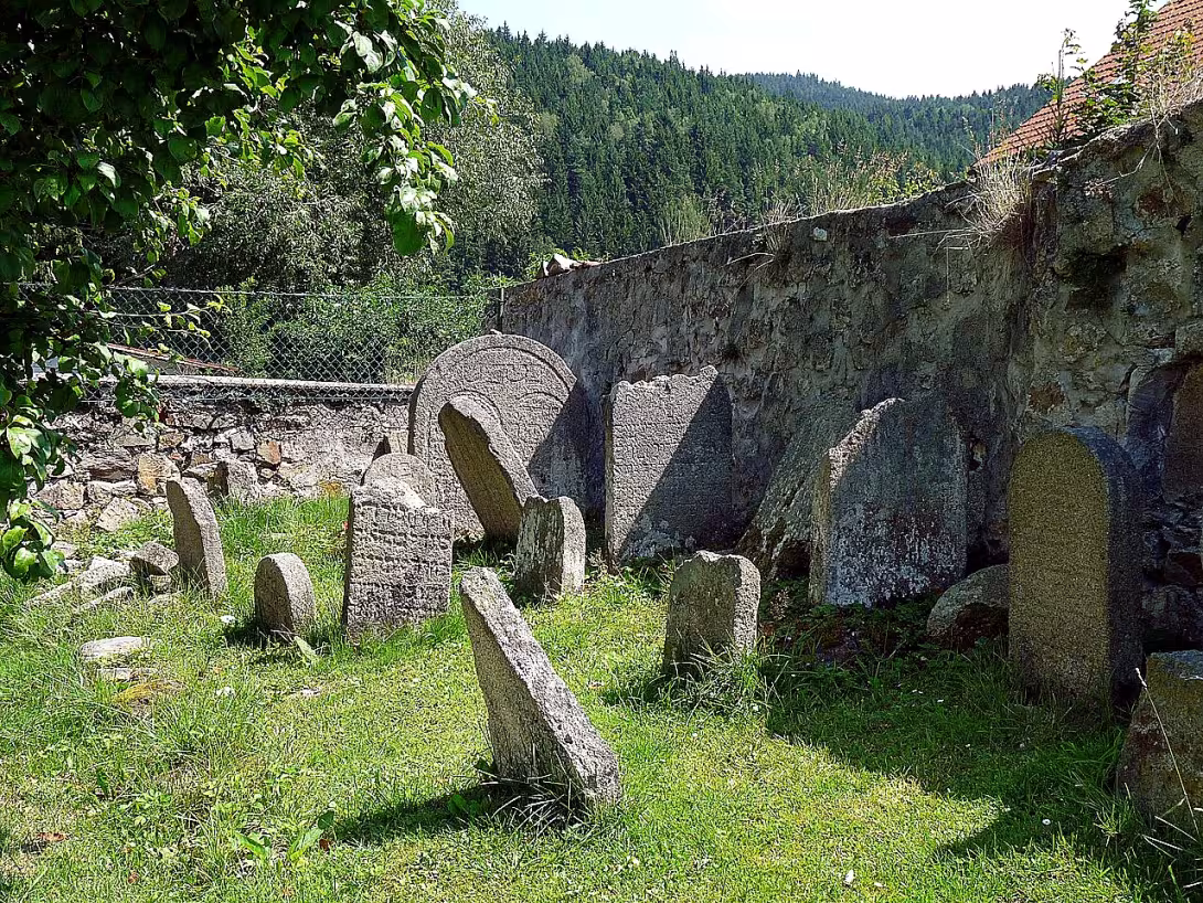 starý židovský hřbitov v Rožmberku nad Vltavou