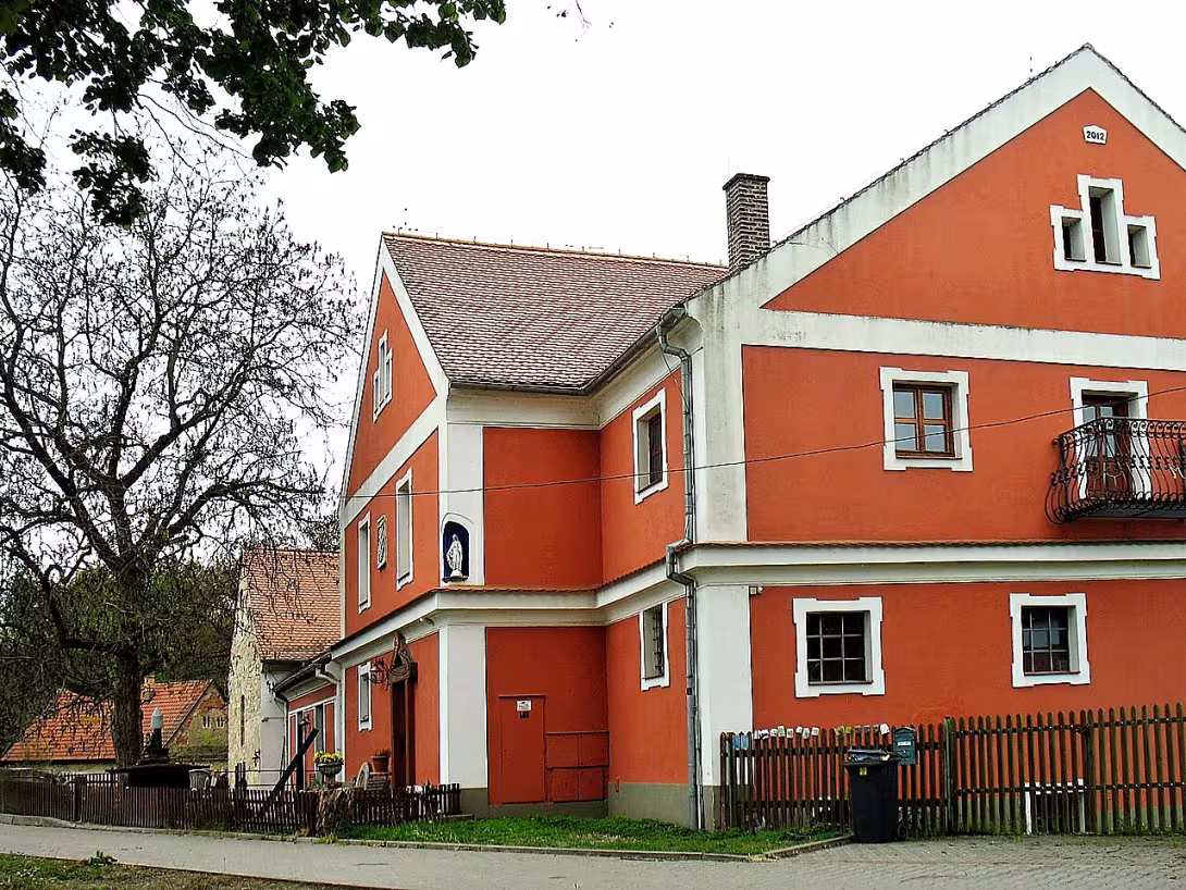 vodní mlýn v Doksanech