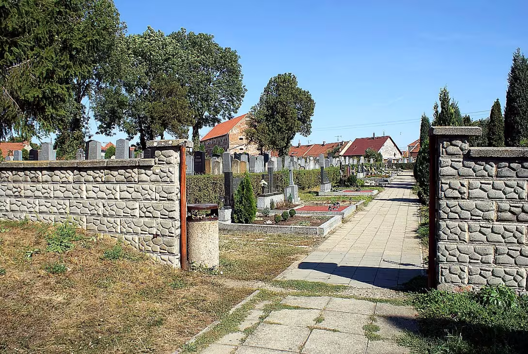 Židovský hřbitov v Uherském Ostrohu