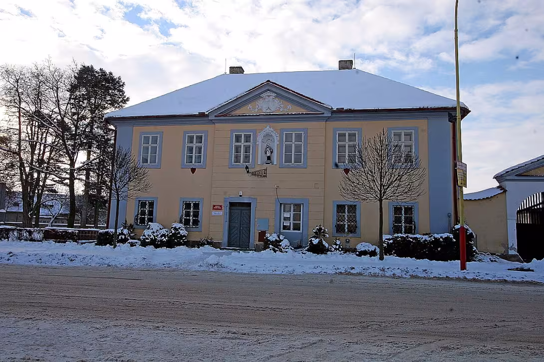 Fara (Chroustovice)