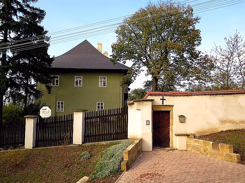 Fara (Činěves)