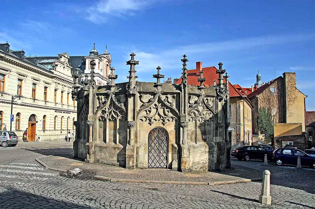 Kamenná kašna v Kutné Hoře