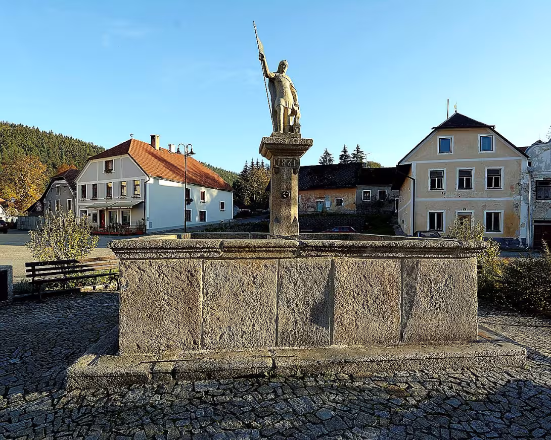 Kašna se sochou svatého Floriána
