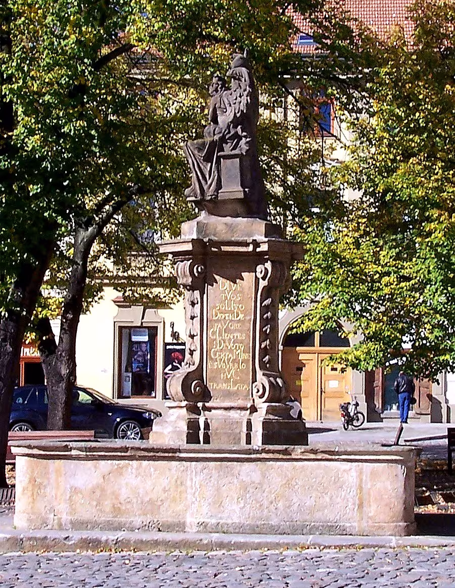 Kašna se sousoším svatého Jana Nepomuckého
