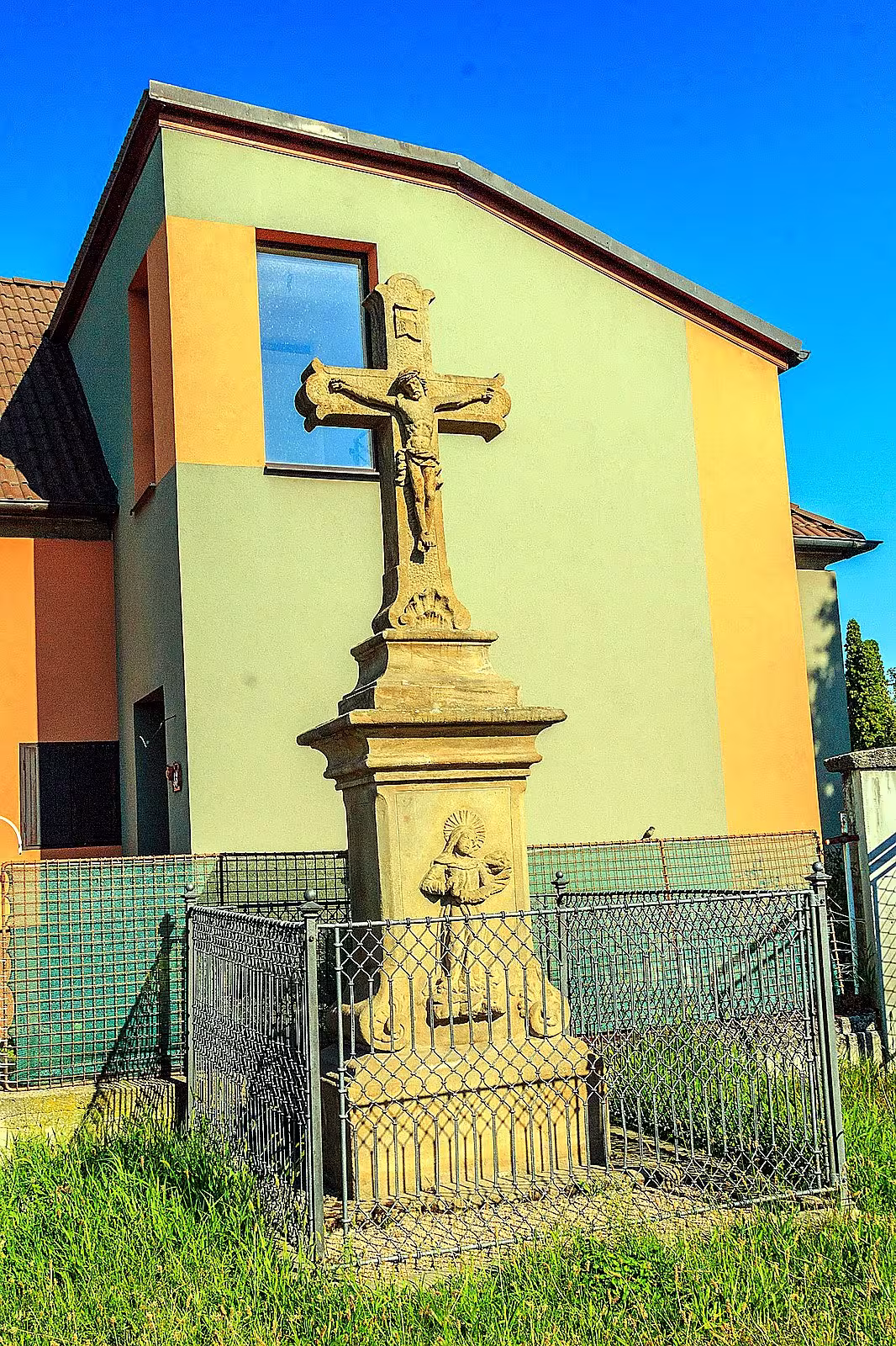 Krucifix (Chrast)