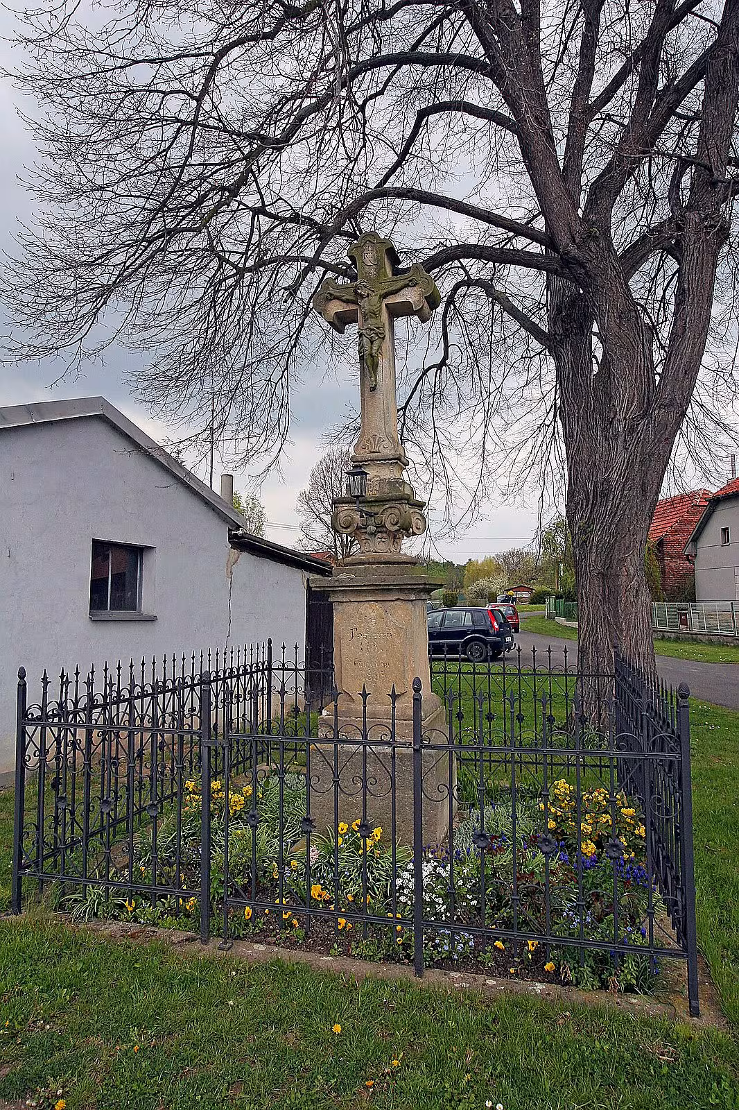 Kříž ve Vinarech