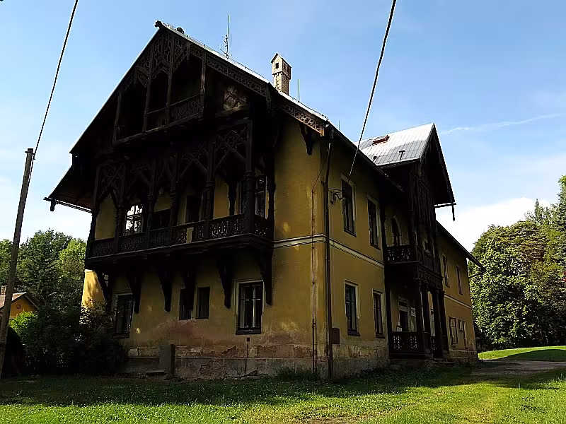 Lovecký zámeček (Lomnice nad Popelkou)