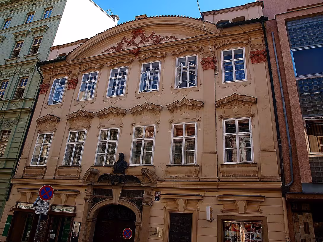 MacNevenův palác