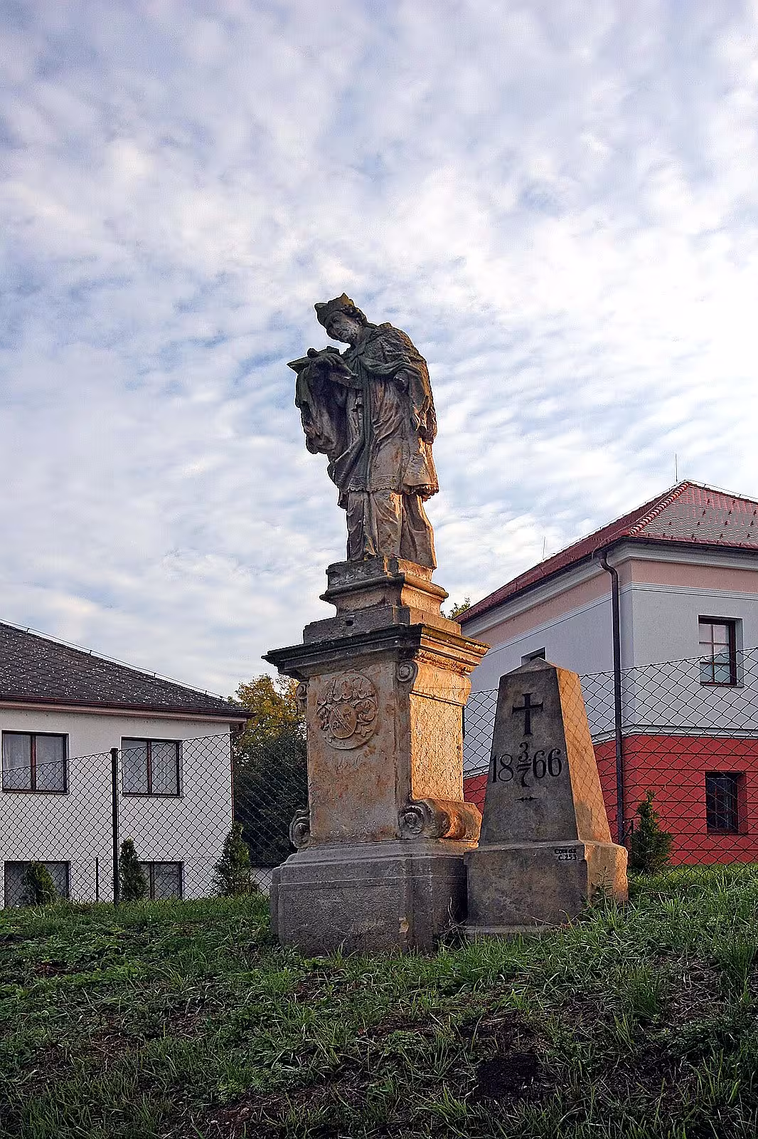 Sloup se sochou svatého Jana Nepomuckého (Kunčice)