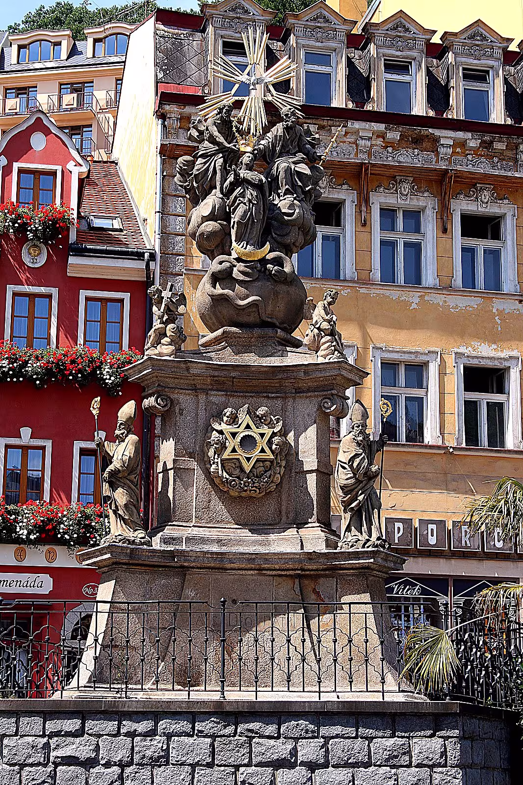 Sloup se sousoším Nejsvětější Trojice (Karlovy Vary)