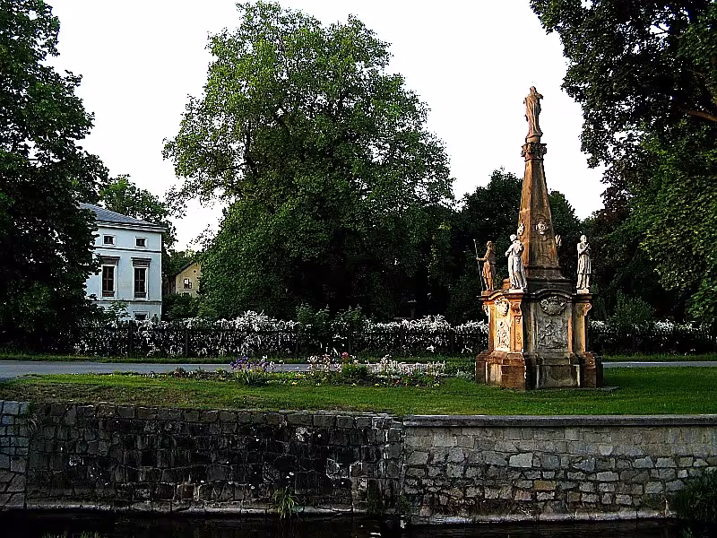 Sloup se sousoším Panny Marie (Jindřichov)