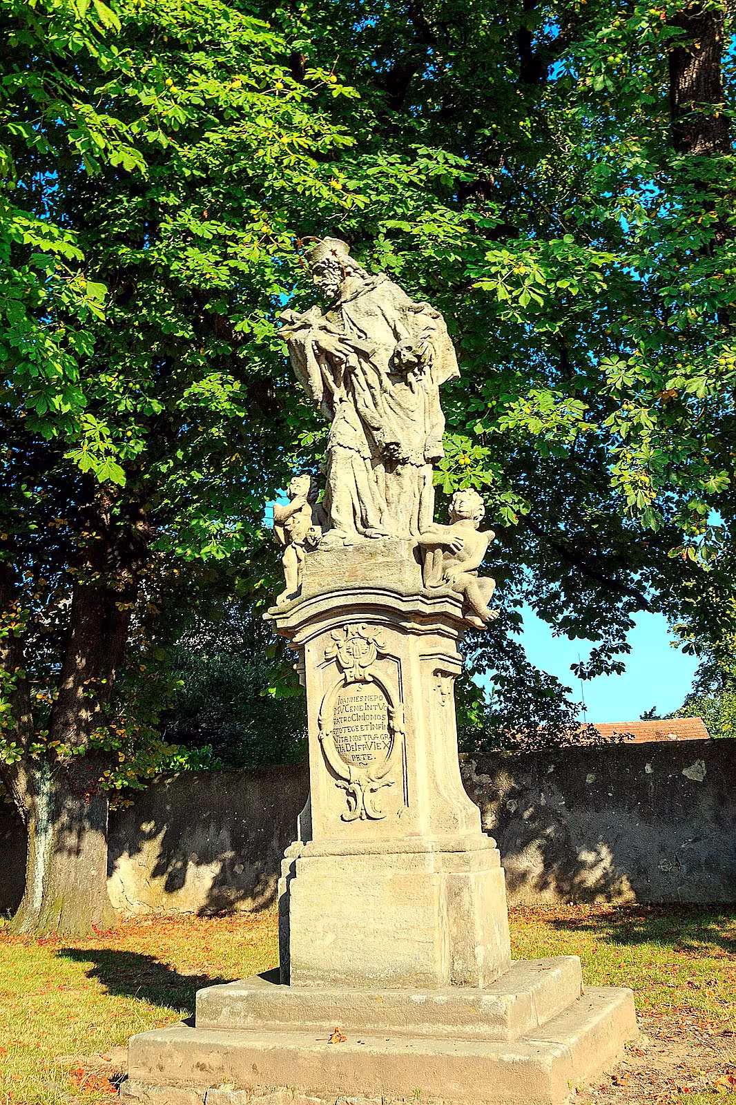 Socha svatého Jana Nepomuckého (Včelákov)