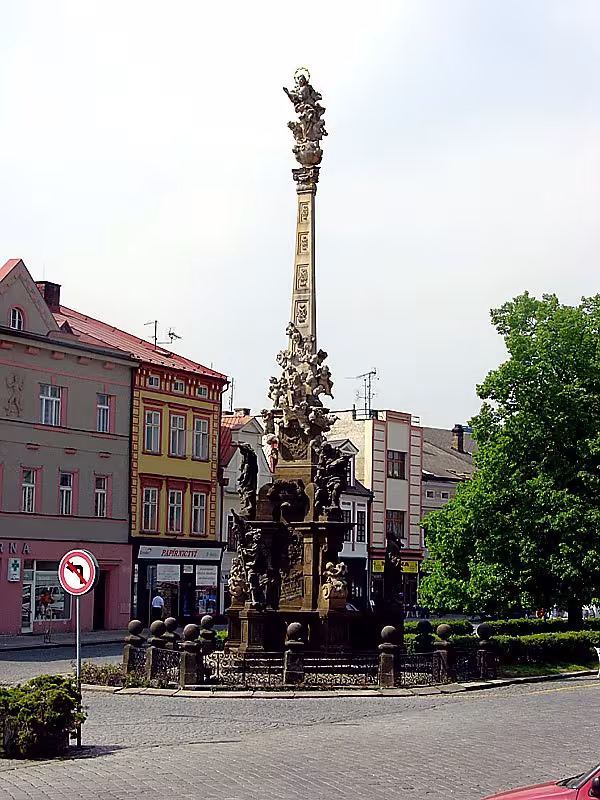 Sousoší Panny Marie (Jaroměř)