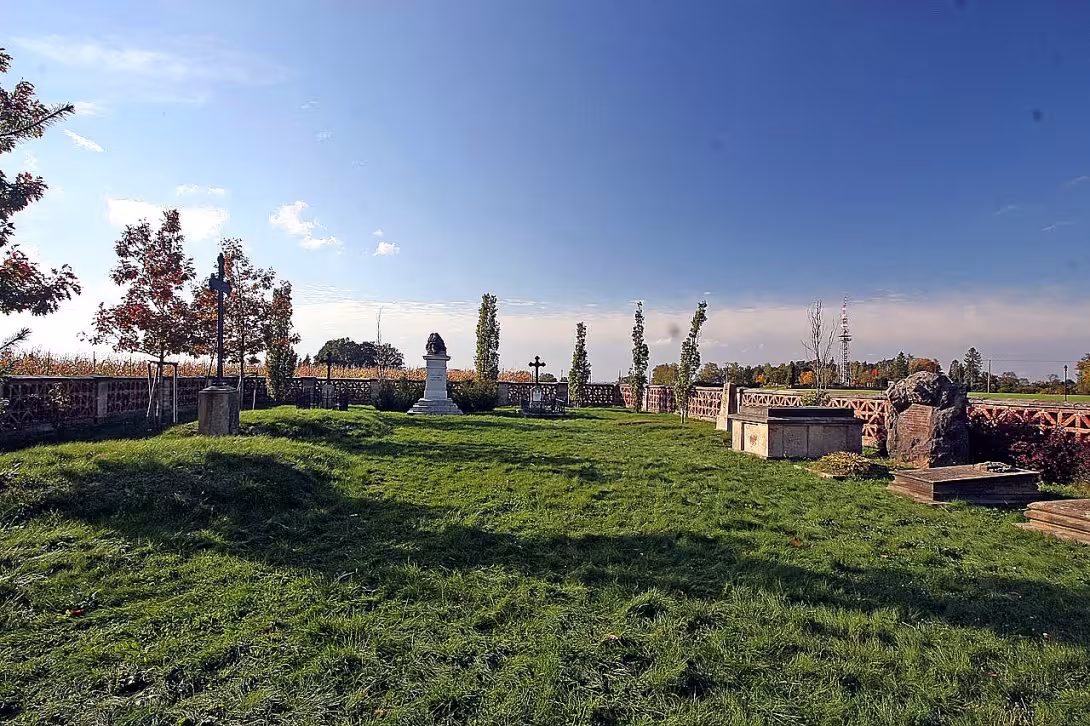 Vojenský hřbitov (Chlum u Všestar)