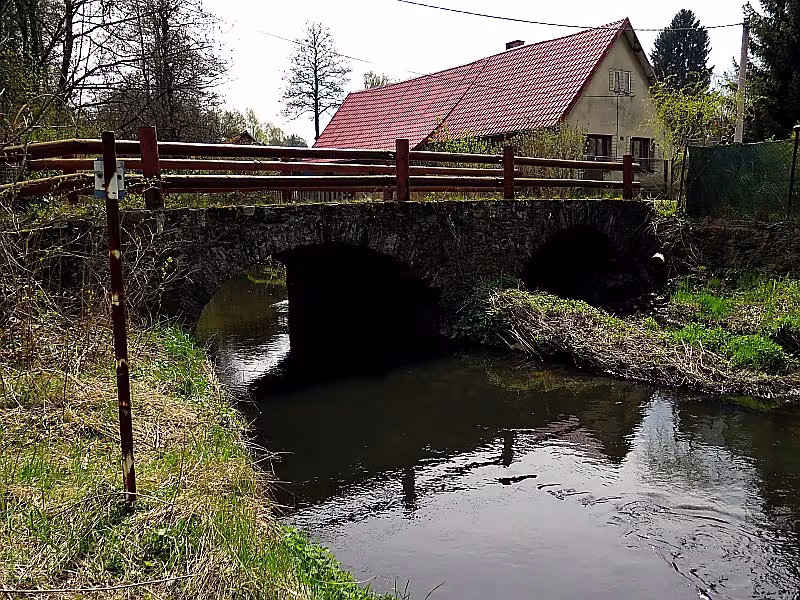 kamenný most v Bílku