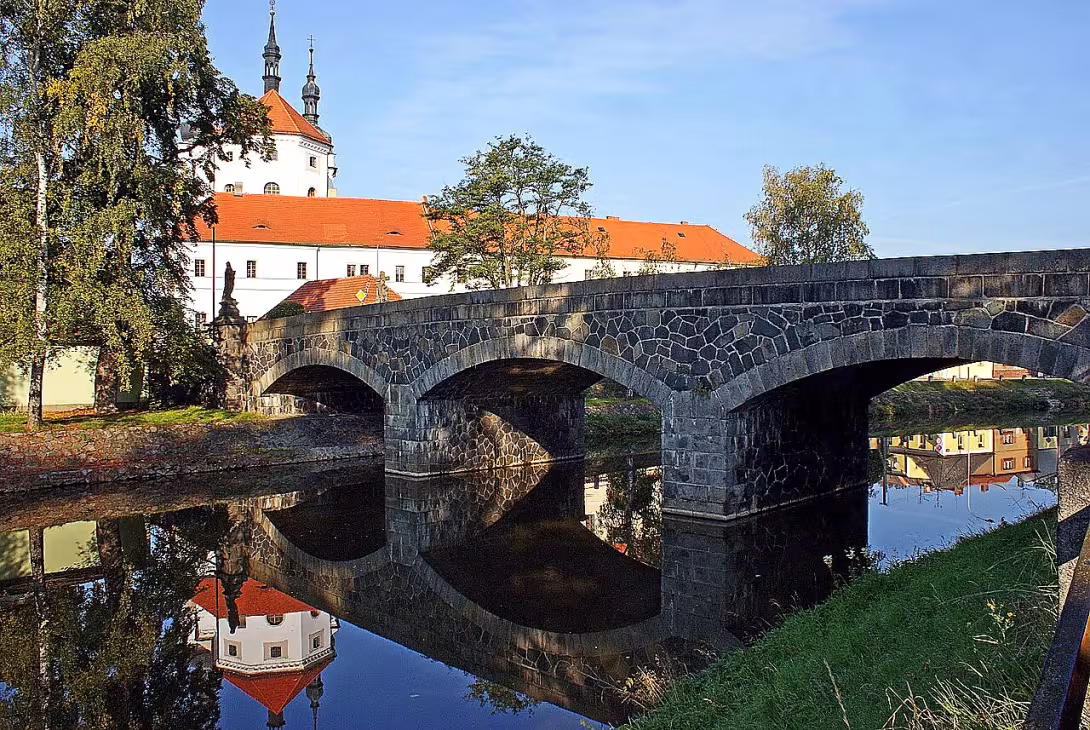 kamenný most v Březnici