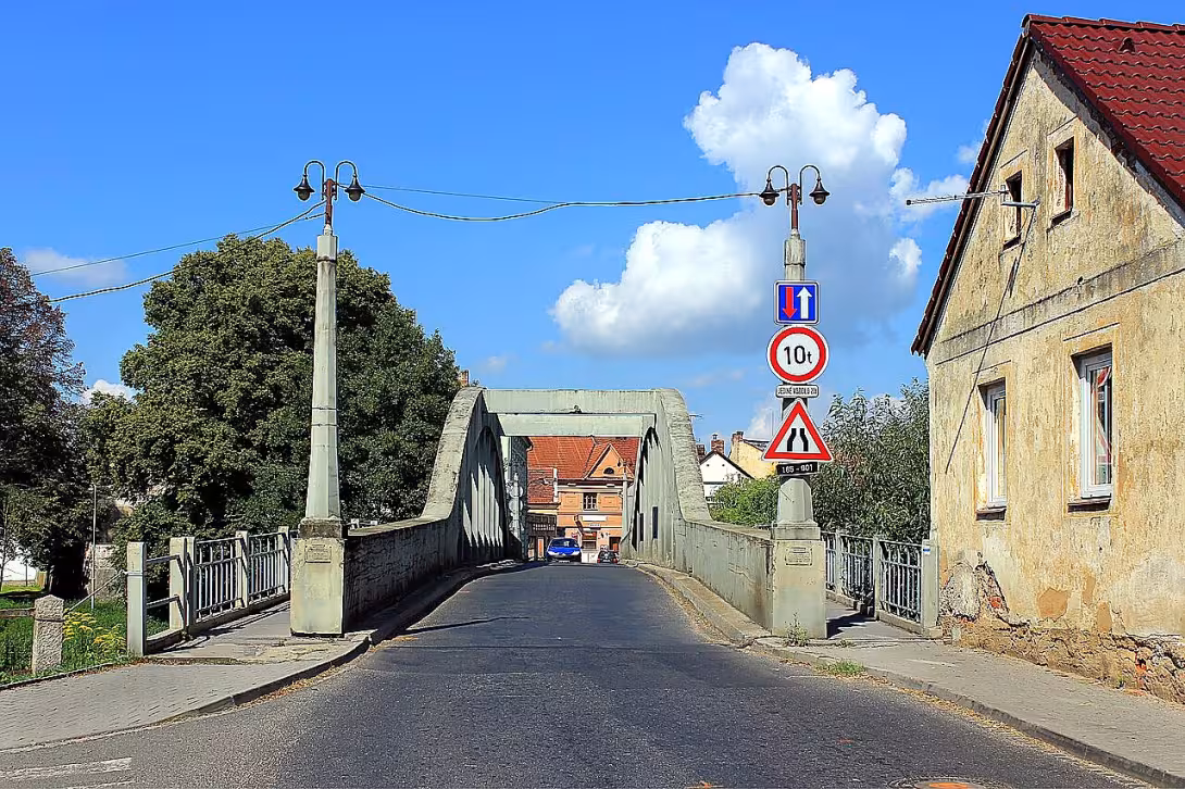 most ulice 28. října přes Radbuzu ve Staňkově