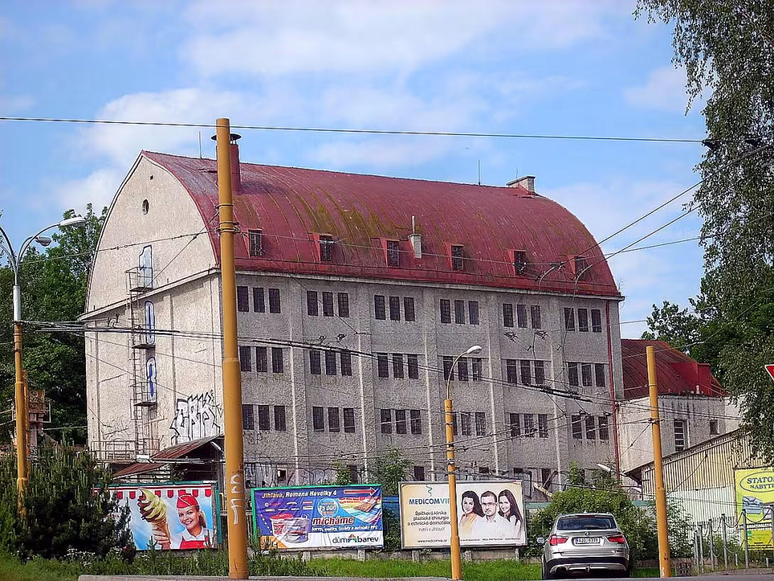 obilní skladiště s přístavbou správní budovy