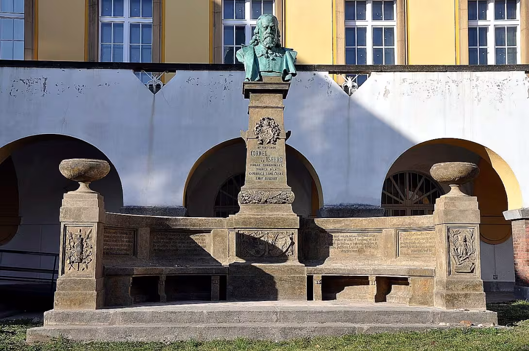 pomník Viktorina Kornela ze Všehrd