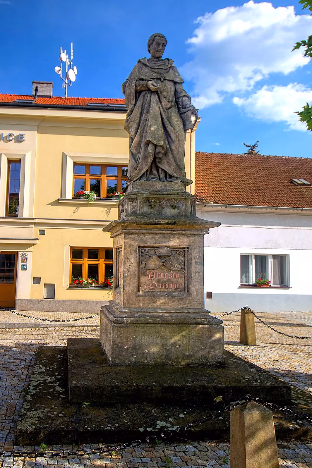 socha Arnošta z Pardubic