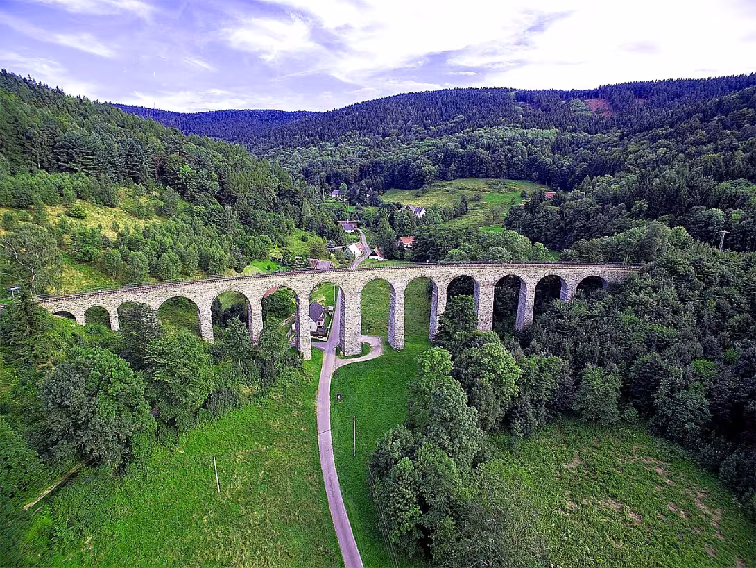 železniční viadukt v Novině