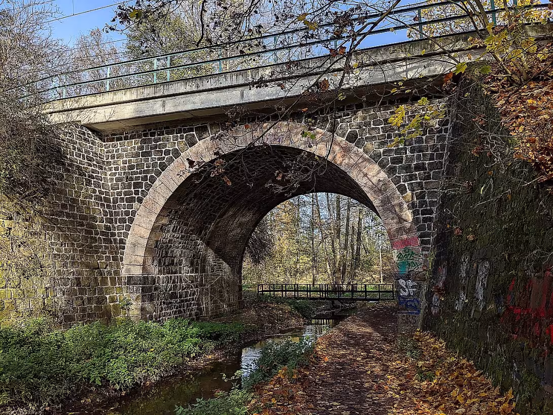 železniční viadukt v Uhříněvsi