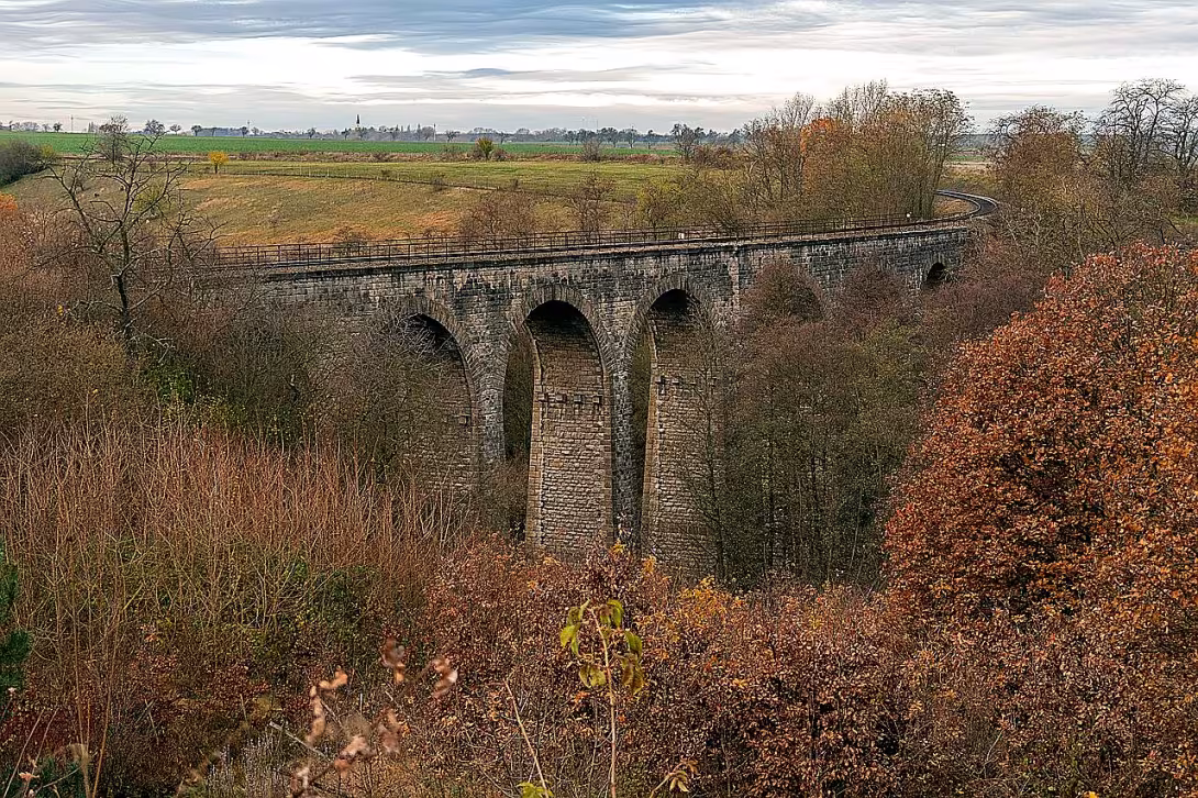 železniční viadukt v Červených Pečkách