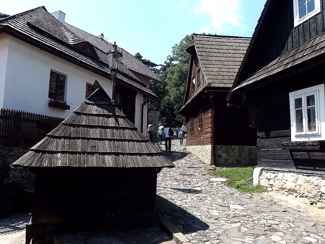 Dům čp. 105 se studnou