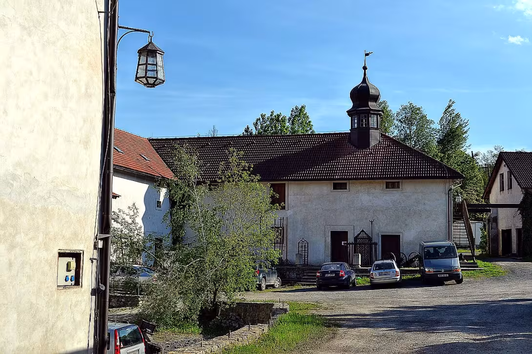 Hansfalkovský dvůr