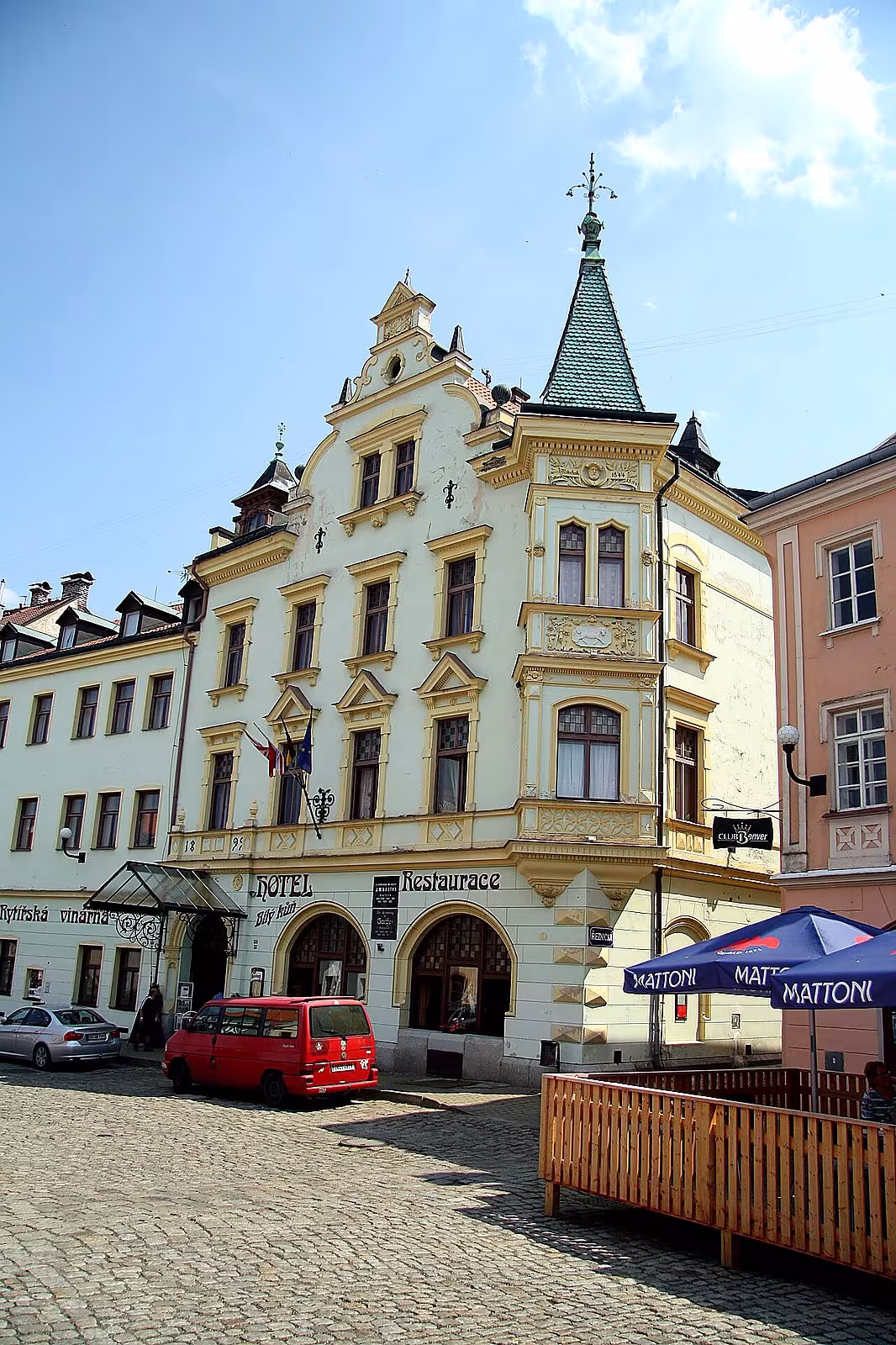 Hotel Bílý kůň (Loket)