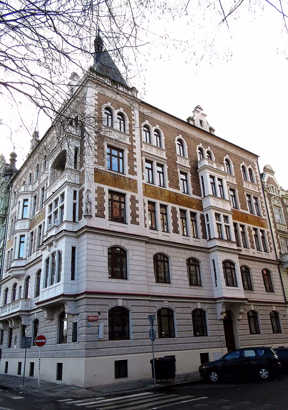 Janáčkovo nábřeží 21
