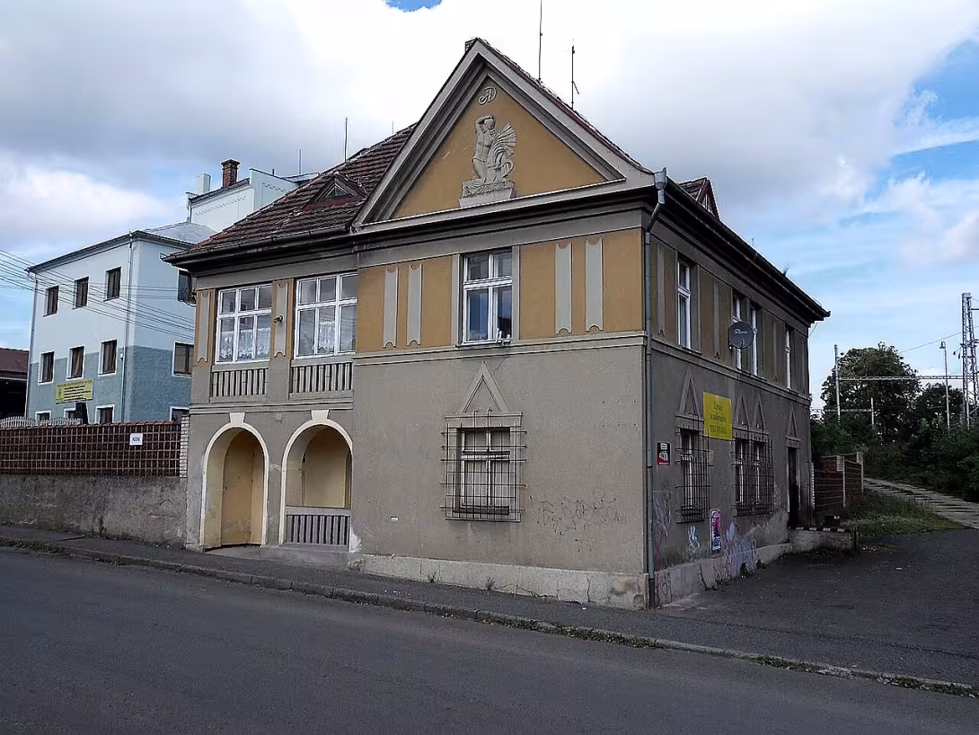 Obytný dům bývalého hospodářského družstva