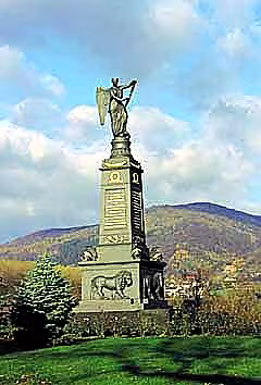 Ruský pomník bitvy roku 1813 se strážním domkem