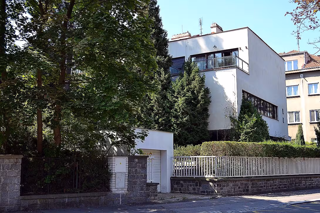 Vila Velvarská 1951/3