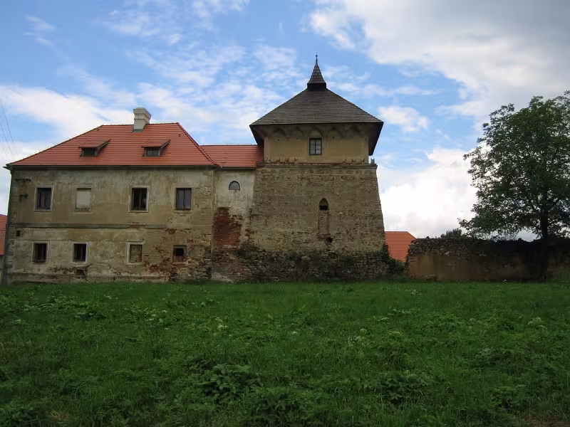 Dnešní pohled – tvrz Vrchotice