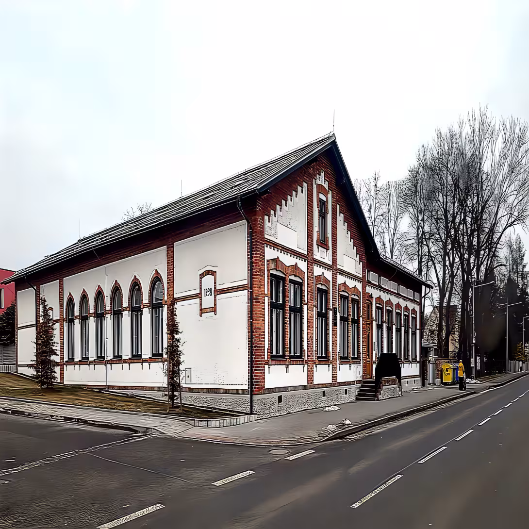 Dělnický dům, s pamětní deskou
