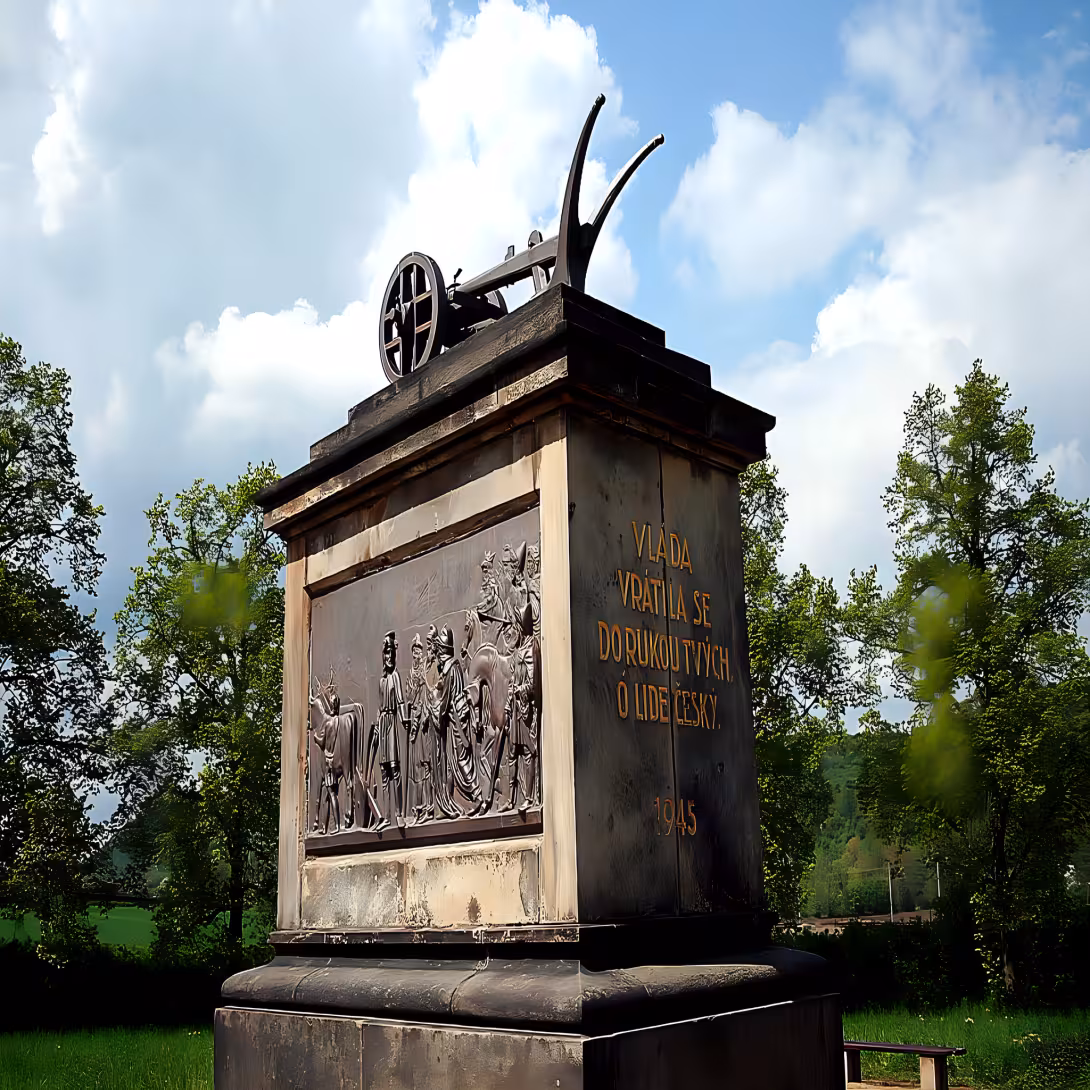 Královské pole s pomníkem Přemysla Oráče