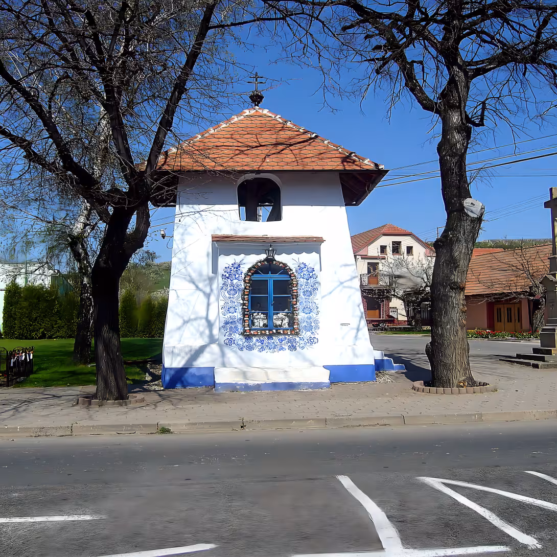 Návesní zvonice v Louce