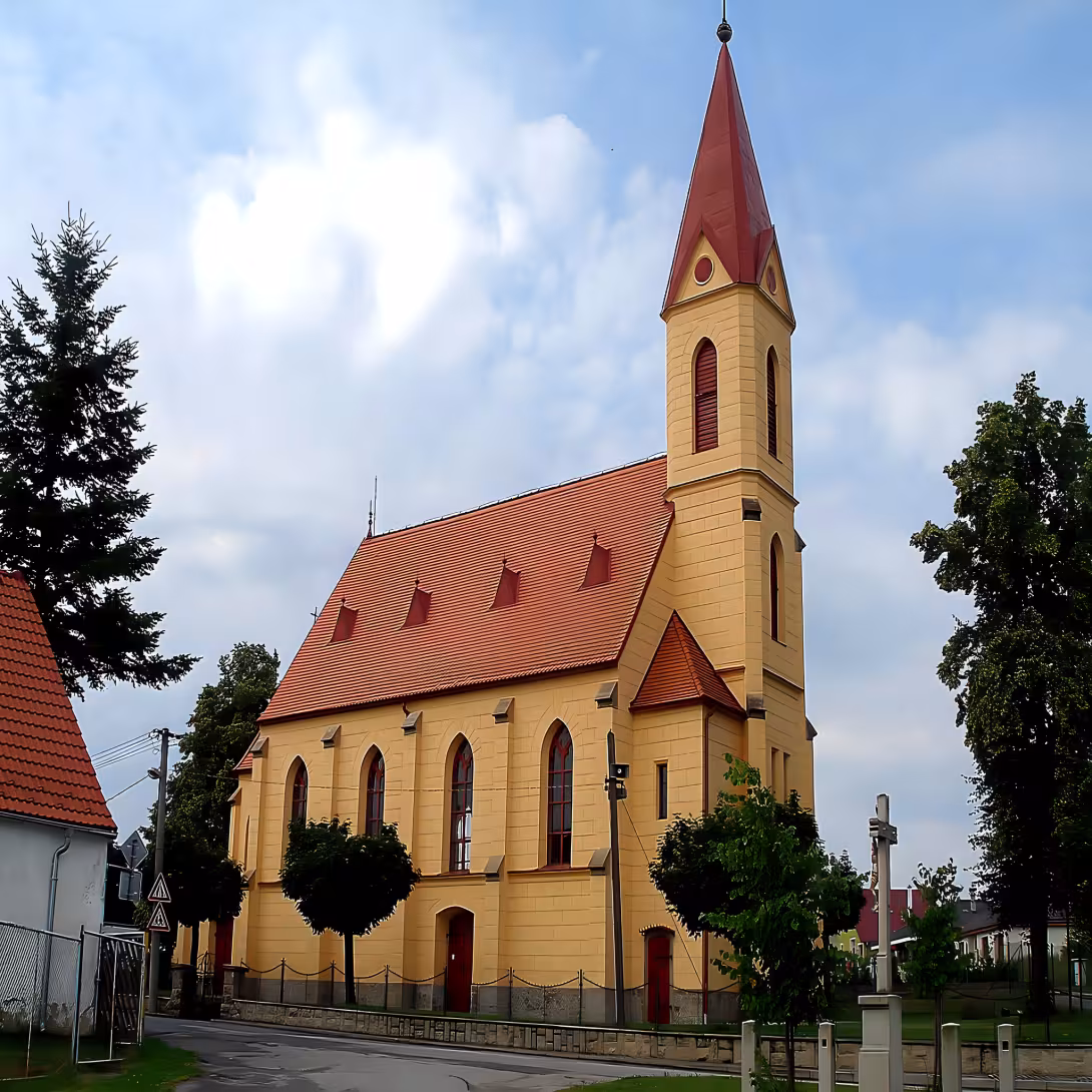 Kostel svatých Filipa a Jakuba (Slavče)