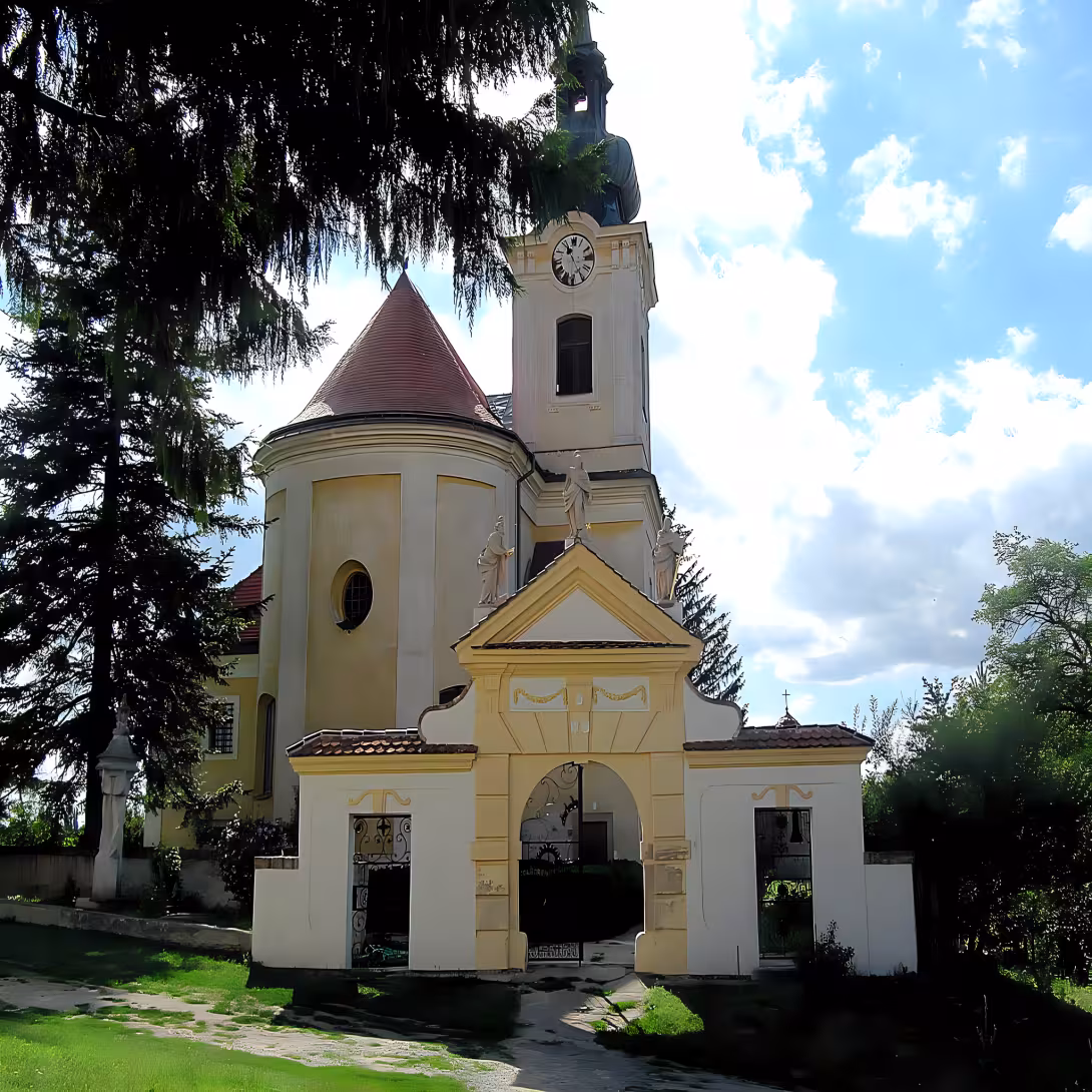 kostel svatých Petra a Pavla (Hrádek)