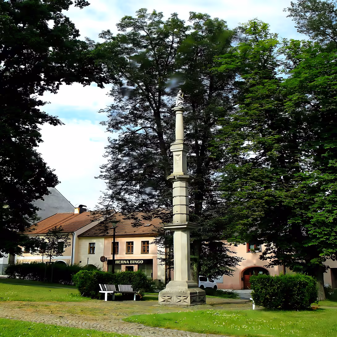 pranýř se sochou svaté Barbory