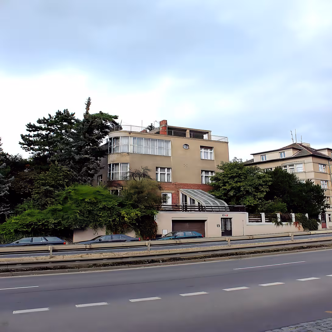 V Holešovičkách 25