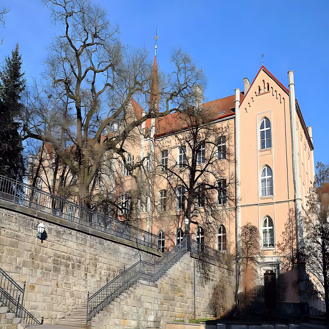 škola na Školním náměstí